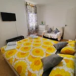 Ana\'S House - Rooms In Private Home